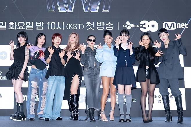 엠넷 '월드 오브 스트릿 우먼 파이터' 제작발표회 당시 '범접' 모습. 왼쪽부터 모니카, 립제이, 아이키, 가비, 리정, 리헤이, 노제, 허니제이, 효진초이. CJ ENM 제공
