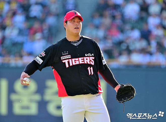 KIA 타이거즈 투수 조상우가 지난 25일 롯데 자이언츠와의 사직 원정 경기에서 1이닝 2피안타 1탈삼진 1실점으로 부진했다. 사진 엑스포츠뉴스 DB