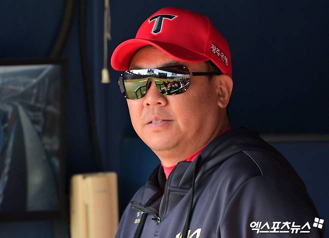 이범호 감독이 이끄는 KIA 타이거즈가 26일 부산 사직야구장에서 열리는 2025 신한 SOL Bank KBO리그 롯데 자이언츠와의 팀 간 11차전에서 4연패 탈출에 도전한다. 사진 엑스포츠뉴스 DB
