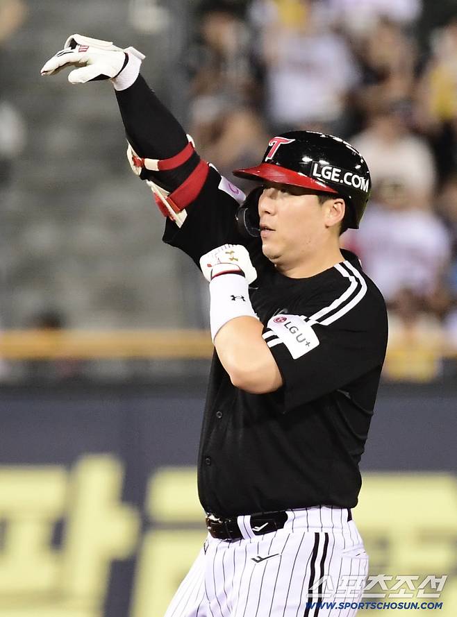 26일 잠실구장에서 열린 두산과 LG의 경기. 8회 2사 2루에서 1타점 2루타를 날린 LG 김현수. 잠실=송정헌 기자songs@sportschosun.com/2025.07.26/