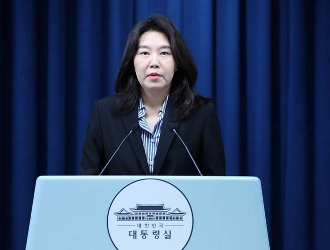 강유정 대통령실 대변인이 27일 서울 용산 대통령실 청사에서 브리핑을 하고 있다. ⓒ뉴시스