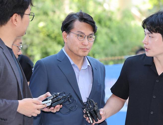 공천 개입 의혹을 받고 있는 윤상현 국민의힘 의원이 27일 오전 서울 종로구 김건희 특검팀(특별검사 민중기) 사무실에 출석하며 취재진의 질문을 받고 있다. 2025.07.27. 서울=뉴시스