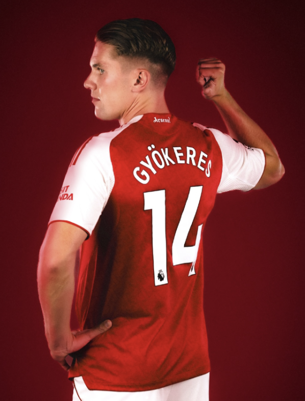 ▲ 아스널은 27일(한국시간) 구단 공식 채널을 통해 요케레스 영입을 발표했다. 발표 이후 영국 공영방송 ‘BBC’에 따르면, 이적료는 최대 7300만 유로(약 1060억 원)로 추정된다. 기본 이적료 6300만 유로에 나머지 1000만 유로는 보너스 옵션이다. 계약 기간은 5년, 요케레스는 상징적인 등번호 14번을 부여받으며 기대감을 높였다. ⓒ 아스널