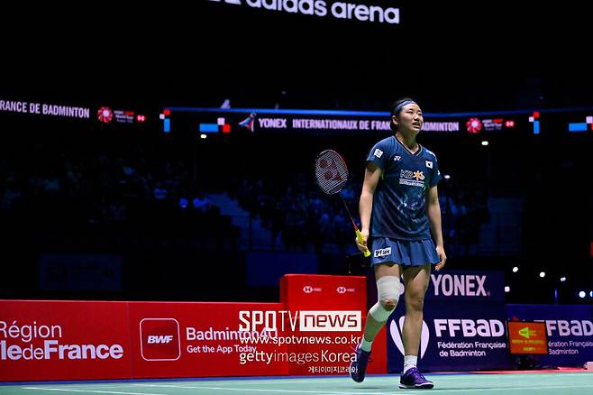 ▲ 긴 안목으로 시야를 넓혀 커리어를 관리한다. \'셔틀콕 여제\' 안세영이 부상 방지를 위해 슈퍼 1000 슬램 도전을 스스로 멈춰섰다. 세계배드민턴연맹(BWF) 월드투어 슈퍼 1000 중국오픈 준결승전에서 무릎 통증으로 기권을 선언, 과감히 패배를 받아들이는 파격 수(手)를 뒀다.