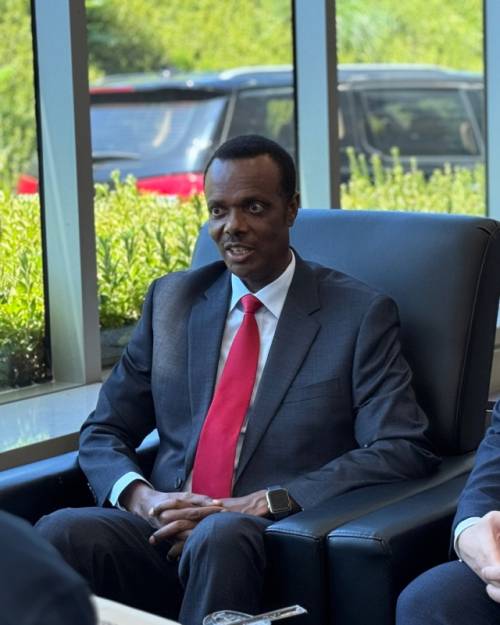 데쎄 달케 두카모 주한 에티오피아 특명전권대사가 지난 25일 한림대를 방문해 기자들과 만난 자리에서 양국의 협력 방안 등에 대해 이야기를 나누고 있다.