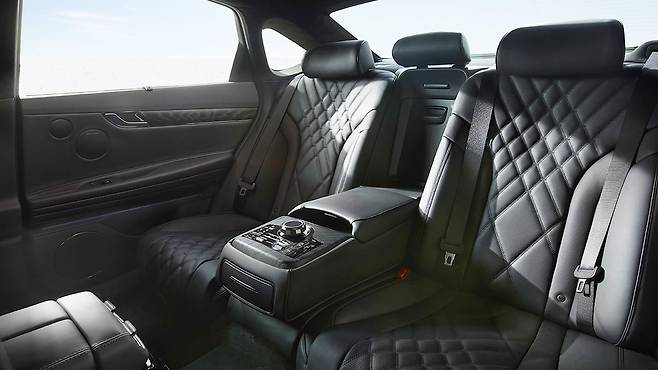 제네시스 G80 블랙 실내