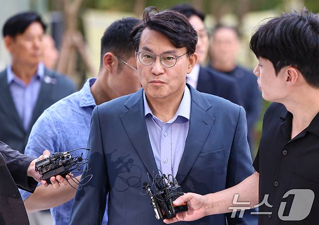 공천 개입 의혹을 받는 윤상현 국민의힘 의원이 27일 서울 종로구에 마련된 김건희 특검팀(특별검사 민중기) 사무실로 조사를 받기 위해 출석하고 있다. 2025.7.27/뉴스1 ⓒ News1 김도우 기자