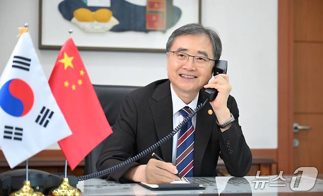 조현 외교부 장관은 28일 왕이 중국 공산당 정치국 위원 겸 외교부장과 첫 전화 통화를 가졌다. 2025.07.28. (외교부 제공)