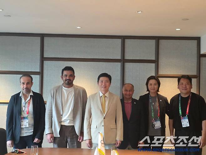 왼쪽 두 번째부터)셰이크 조안 카타르올림픽위원회 위원장, 유승민 대한체육회장, 후세인 알 무살람 OCA 사무총장, 박주희 세계수영연맹 집행위원, 박민호 국제교류부장. 사진제공=대한체육회