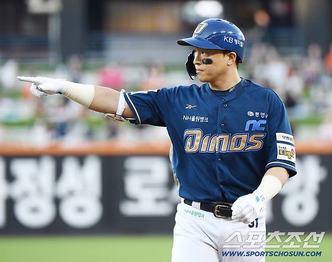 1일 대전 한화생명볼파크에서 열린 NC-한화전. 4회초 1사 만루 손아섭이 2타점 적시타를 친 후 기뻐하고 있다. 대전=정재근 기자 cjg@sportschosun.com/2025.7.1/