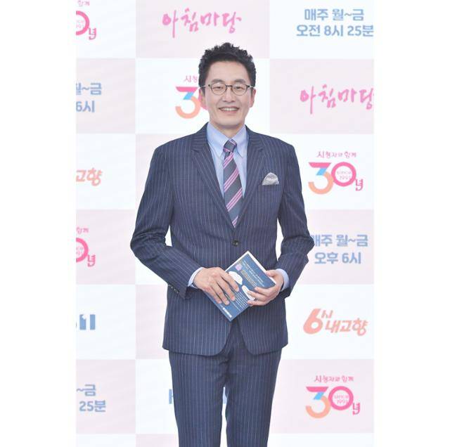 최근 김재원 아나운서는 본지와의 인터뷰를 통해 12년간 맡았던 '아침마당'을 떠나는 소회 등을 전했다. KBS 제공