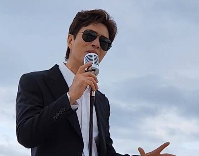 가수 김정민이 모친상을 당했다. 실버스톤 엔터테인먼트 제공