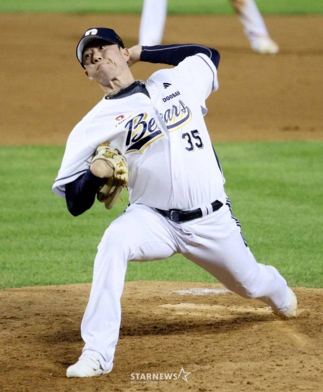 2025 신한 SOL Bank KBO리그 두산 베어스 대 LG 트윈스 경기가 27일 서울 잠실야구장에서 열렸다. 두산 고효준이 역투하고 있다. /사진=김진경 대기자