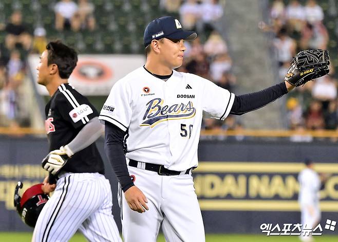 27일 오후 서울 송파구 잠실야구장에서 열린 '2025 신한 SOL Bank KBO리그' LG 트윈스와 두산 베어스의 경기, 8회초 무사 1루 LG 송찬의가 견제에 걸려 태그아웃을 당하고 있다. 잠실, 김한준 기자