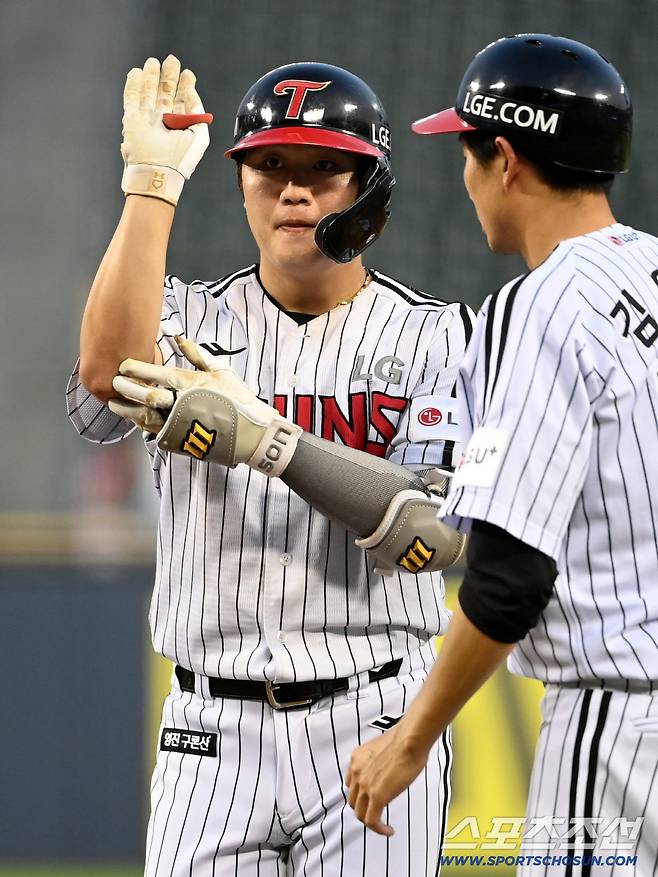 29일 잠실야구장에서 열린 KT와 LG의 경기, 3회말 2사 2루 손용준이 역전 1타점 적시타를 치고 기뻐하고 있다. 잠실=허상욱 기자wook@sportschosun.com/2025.07.29/