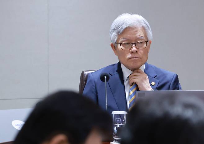 최동석 인사혁신처장이 29일 오전 서울 용산 대통령실 청사에서 이재명 대통령 주재로 열린 국무회의에 참석했다. /연합뉴스