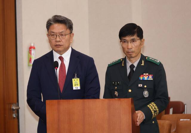 이시원 전 대통령실 공직기강비서관과 임기훈 전 국가안보실 국방비서관이 2024년 7월21일 국회 법제사법위원회가 연 ‘채 상병 특검법’ 입법 청문회에서 발언하고 있다. 강창광 선임기자 chang@hani.co.kr