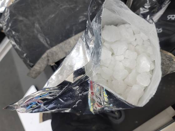 A씨의 가방에서 발견된 케타민. 사진 김포공항세관본부