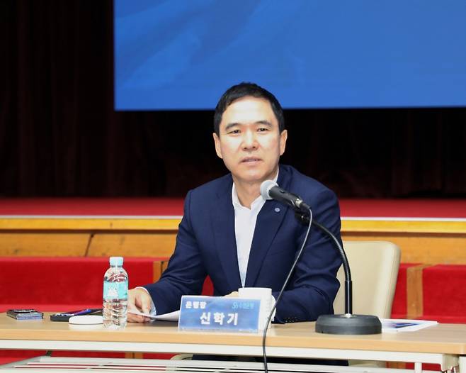신학기 Sh수협은행장이 어려움을 겪는 기업·어업인을 위해 적극적인 금융지원에 나서야 한다고 밝혔다./사진제공=Sh수협은행