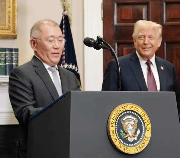 Hyundai Motor Group Executive Chair Chung Euisun (left) delivers remarks about the Korean automaker's $21 billion investment in the US through 2028 alongside US President Donald Trump at the White House in Washington on March 25, 2025. (Screencaptured from White House's YouTube channel)