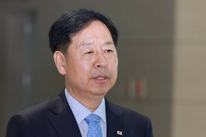 스콧 베선트 미국 재무장관과 면담하기 위해 워싱턴DC으로 향하는 구윤철 부총리 겸 기획재정부 장관이 29일 인천국제공항 제2여객터미널에서 인터뷰하고 있다.(사진=연합뉴스)