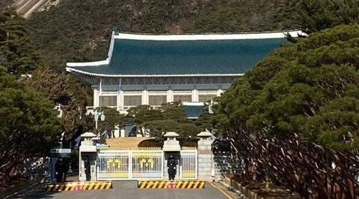 청와대 청기와 색은 날씨에 따라 바뀐다. 페이지2북스 제공