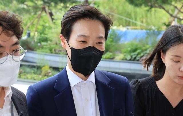 정지원 전 대통령실 행정관이 25일 서울 광화문 kt웨스트에 차려진 김건희 특검으로 출석하고 있다. 연합뉴스