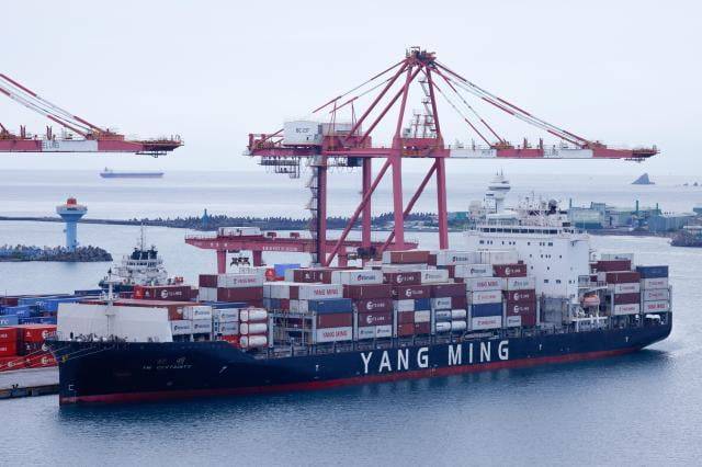 대만 북부 지룽 항구에 대만 해운 선사 양밍해운의 컨테이너선이 정박해 있는 모습. /사진=연합뉴스