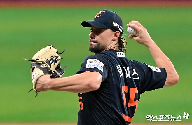 한화 이글스 선발투수 라이언 와이스가 올해 정규시즌 경기에 등판해 투구하고 있다. 엑스포츠뉴스 DB