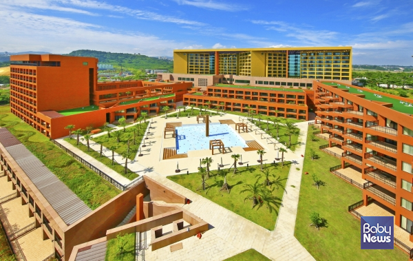 부영그룹 제주부영호텔&리조트가 여름을 맞아 고객 입맛에 따라 취향껏 골라 먹을 수 있는 다채로운 구성의 여름 특별 식음 패키지를 선보인다. ⓒ부영그룹