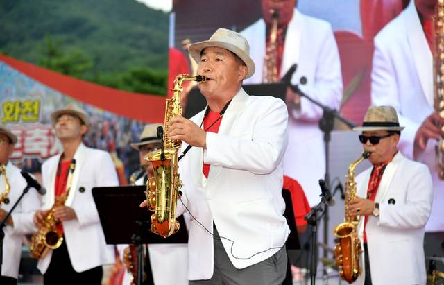 ▲ 2025 화천토마토축제가 1일 화천군 사내면 사창리 문화마을에서 개막해 오는 3일까지 사흘간의 일정에 들어갔다.