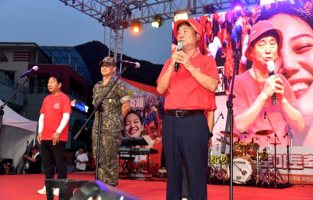 ▲ 2025 화천토마토축제가 1일 화천군 사내면 사창리 문화마을에서 개막해 오는 3일까지 사흘간의 일정에 들어갔다.