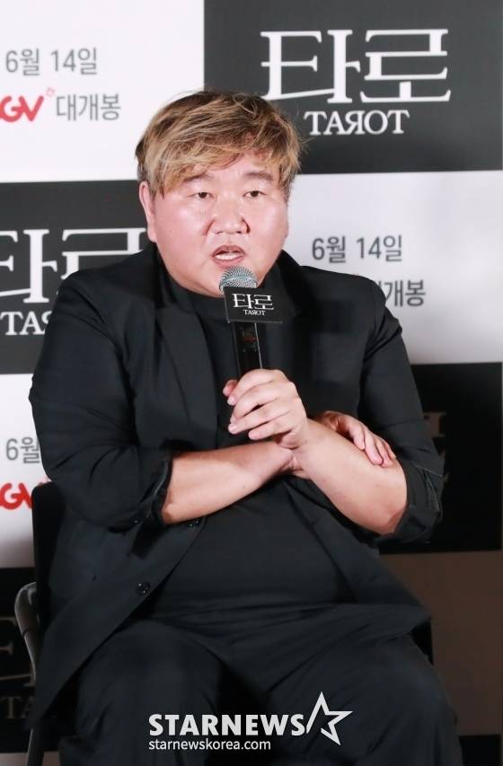 최병길 감독이 12일 오후 서울 CGV용산아이파크몰에서 진행된 영화 '타로'(감독 최병길) 기자간담회에 참석해 질문에 답하고 있다. 한순간의 선택으로 뒤틀린 타로카드의 저주에 갇혀버리는 잔혹 운명 미스터리 '타로'는 오는 14일 개봉한다. /2024.06.12 /사진=이동훈