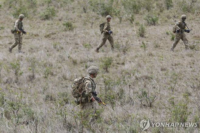 케냐 주둔 영국군들 EPA=연합뉴스. 재판매 및 DB금지