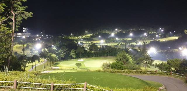 야간 영업 중인 강원 횡성의 벨라스톤CC. 전 홀 라이트 시설을 갖췄다. 사진 제공=벨라스톤CC