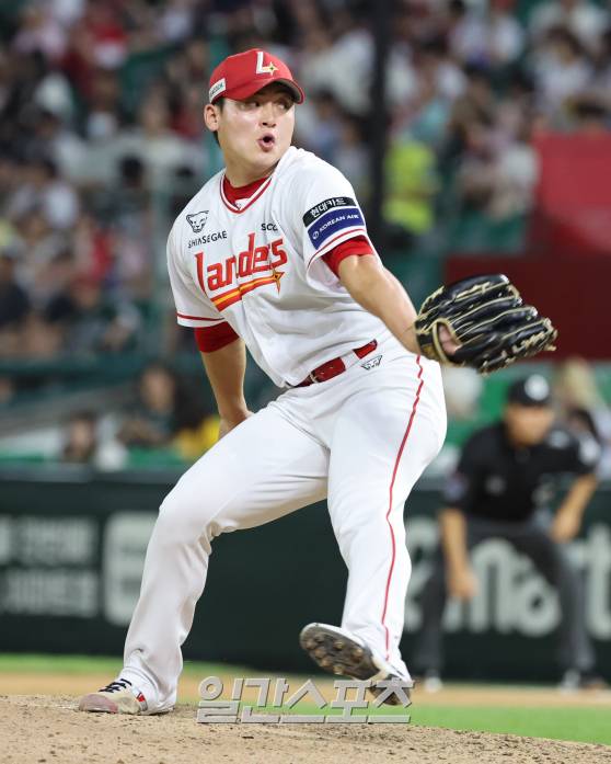 10일 오후 인천 SSG랜더스필드에서 열린 2025 프로야구 KT 와 SSG경기. SSG 마무리 조병현이 9회 등판해 역투하고 있다. 인천=정시종 기자 /2025.07.10.