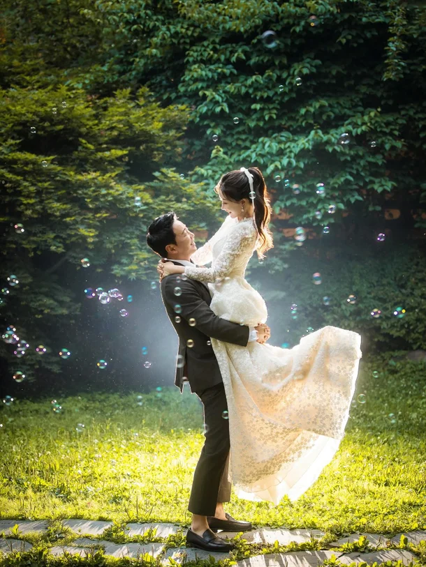 결혼을 발표한 보컬 트레이너 박상준과 배우 김하영. 김하영 SNS