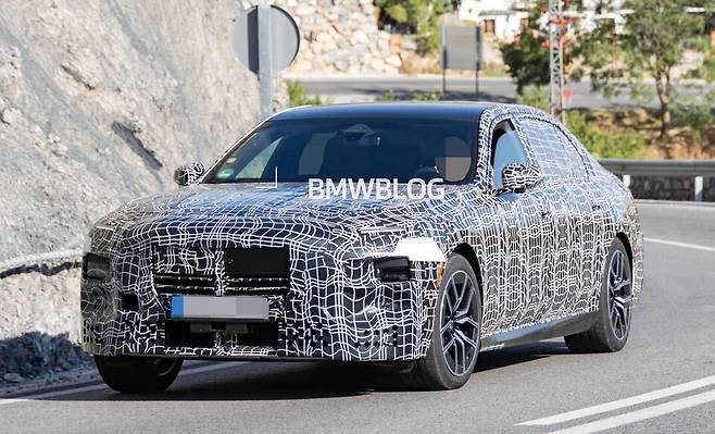사진 : BMW 7시리즈 페이스리프트 테스트카 (출처=BMWblog)