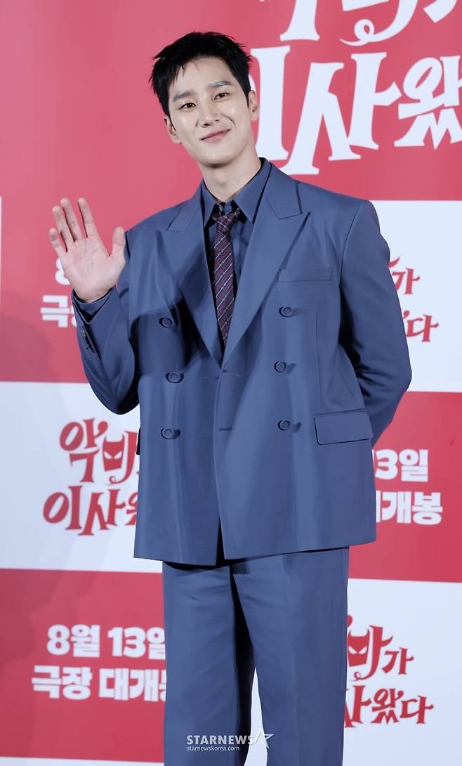 배우 안보현이 9일 서울 용산구 CGV용산아이파크몰에서 진행된 영화 '악마가 이사왔다(이상근 감독)' 제작보고회에 참석해 포즈를 취하고 있다. /2025.07.09 /사진=김휘선 hwijpg@