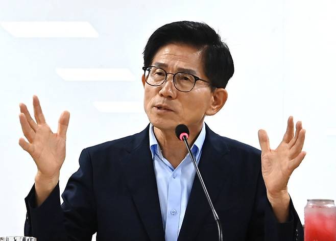 김문수 국민의힘 당대표 후보가 6일 경기 수원시 경기도의회에서 열린 ‘당대표 후보 초청 간담회’에 참석해 발언하고있다. 뉴시스
