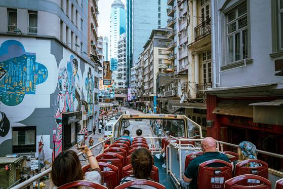 지붕이 없는 시티투어 버스. 홍콩 대표 관광상품이다. 백종현 기자