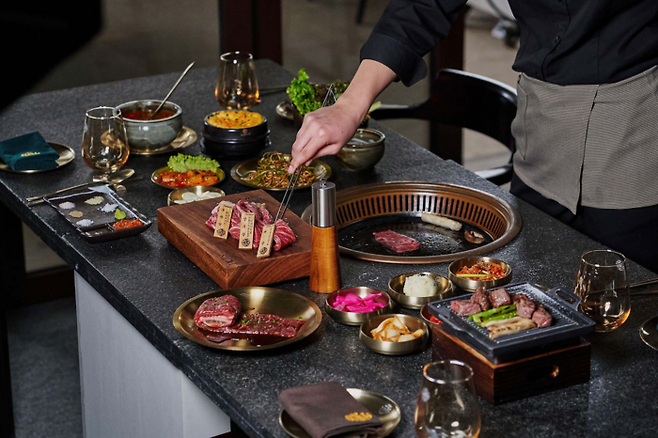 살치살, 부채살 등 다양한 부위의 갈비 요리를 선보이고 있는 모습 / 사진=누리 레스토랑