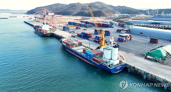 서산 대산항 정박 선박서 외국인 선원 사망…질식사 추정