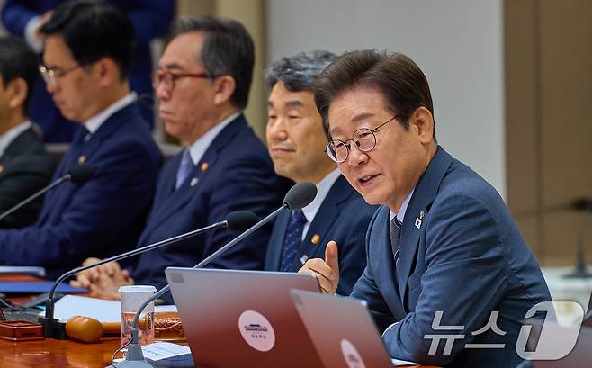 이재명 대통령이 24일 서울 용산 대통령실 청사에서 열린 국무회의에서 발언하고 있다. (대통령실 제공. 재판매 및 DB 금지) 2025.6.24/뉴스1 ⓒ News1 허경 기자