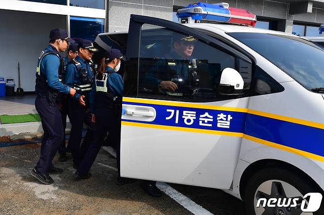 지난해 4월 16일 오전 경북경찰청 기동순찰대 포항팀이 민생치안활동을 위해 출동하고 있다. 2024.4.16/뉴스1 ⓒ News1 최창호 기자