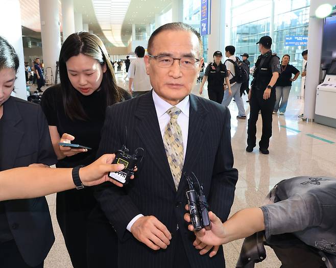 위성락 대통령실 국가안보실장이 7월 24일 인천국제공항을 통해 귀국하고 있다. 위 실장은 방미 기간 중 백악관에 약속된 시간에 갔으나 자신의 카운터파트인 마코 루비오 미 국가안보보좌관 겸 국무장관을 만나지 못하고 나중에 전화로 양국간 현안을 협의했다./뉴스1