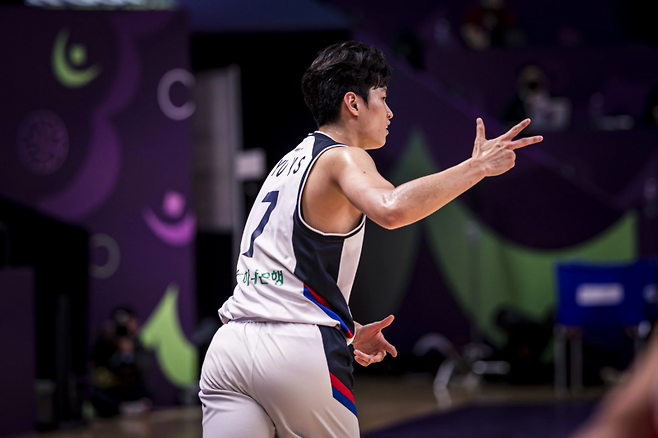 11일 킹 압둘라 스포츠시티에서 열린 한국과 레바논의 2025 FIBA 아시아컵 조별리그 A조 최종전. 대표팀 유기상이 3점슛을 터뜨리고 환호하고 있다. 사진=FIBA