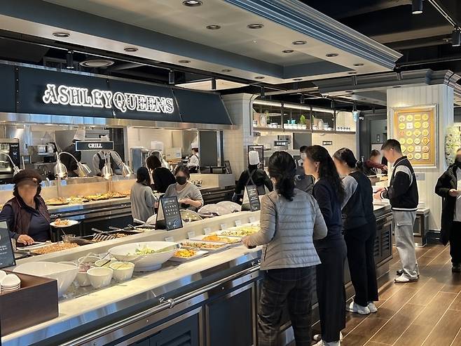이랜드이츠가 운영하는 뷔페식 레스토랑 애슐리퀸즈. 이랜드이츠