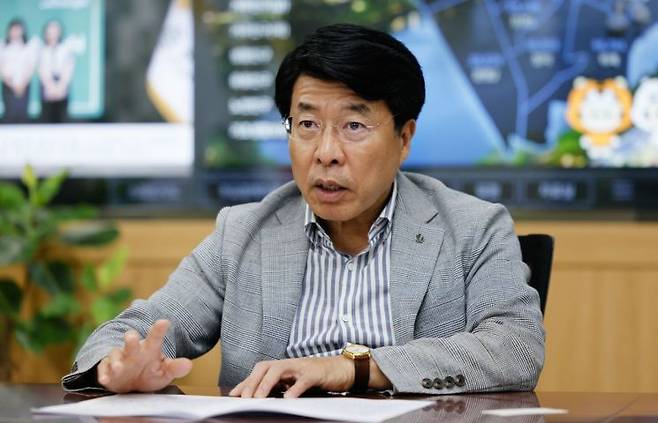 서강석 송파구청장은 "송파대로 명품거리 조성 사업 등 곳곳에 정원거리를 조성해 송파구를 세계적인 도시로 만들겠다"고 말했다. 송파구 제공.