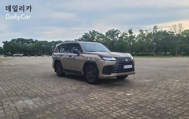 렉서스, LM700h (하이브리드 대형 SUV)